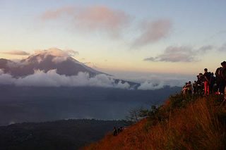 バトゥール山サンライズトレッキング(イメージ)