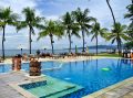 リゾート気分いっぱいのメインプール
