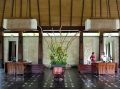 バリ建築が美しいホテルレセプション