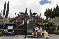 ブサキ寺院観光