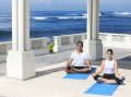 海風に吹かれながらヨガ体験