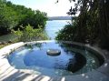 源泉近くの温泉プール