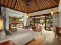 バリ島らしい開放感溢れるヴィラのベッドルーム
