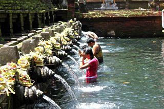 ティルタ・エンプル