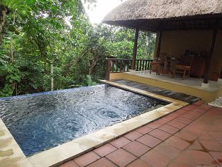 プールヴィラ（1例）／コマネカ アット モンキーフォレスト