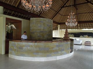 ホテル レセプション／コマネカ アット ラササヤン