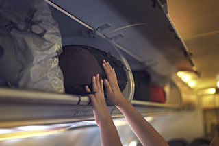機内持ち込みの荷物(イメージ)