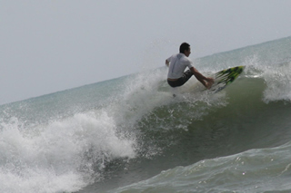 サーフィン/クタビーチ(イメージ)