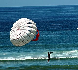 パラセーリング(イメージ)