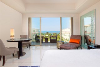 デラックス オーシャンフロントルーム／シェラトン バリ クタ リゾート