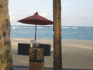 ストランド ヴィラ前の専用ビーチ／セントレジス バリ リゾート