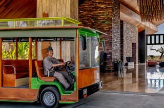 無料のシャトルバス