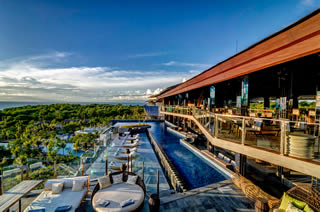 ユニーク ルーフトップ バー＆レストラン