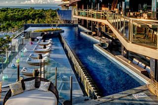 ユニーク ルーフトップバー＆プール