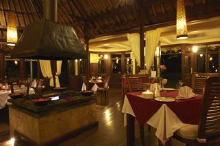 到着日からディナーが楽しめます ／リゾート内スルヤレストラン