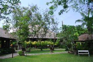 整備された美しいガーデン／ホテル トゥグ バリ